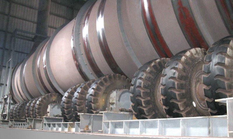 徐州東亞鋼鐵有限公司混料機上使用的16.00-25海綿實芯輪胎